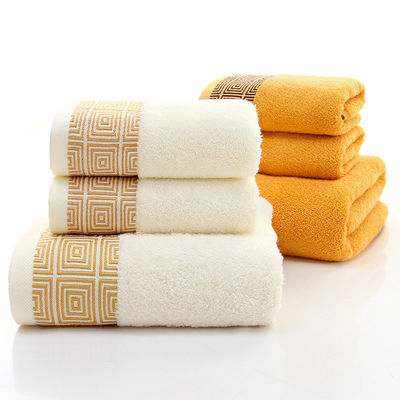 Des serviettes d'hôtel en bambou ultra doux en coton personnalisées pour adultes tissées en couleur solide