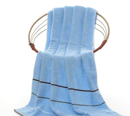 Toutes les tranches d'âge 70*140 cm Large serviette de bain en coton pur avec une excellente absorption de l'eau