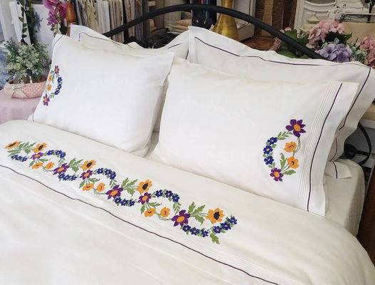 Nantong Luxe Couette Lit Ensembles Avec Les Couvertures de Broderie à Points Pour Le Lit King Taille
