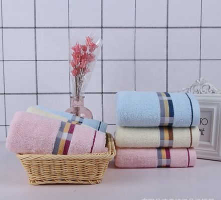 Des serviettes en coton absorbant personnalisables pour tous les âges dans les maisons et les hôtels Logo personnalisé