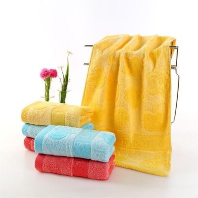 Obtenez une absorption maximale avec notre serviette en fibre de bois à motifs Jacquard