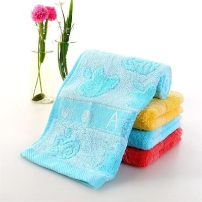 Obtenez une absorption maximale avec notre serviette en fibre de bois à motifs Jacquard