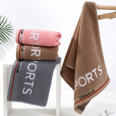 Des serviettes en soie dorée, imprimées par des animaux, parfaites pour tous les âges, absorbant et séchant rapidement.