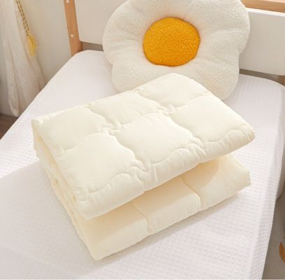 Comfort d'été Couette lavable Doux Remplis de coton pour bébé Doux sentiment dans la salle de soins du bébé