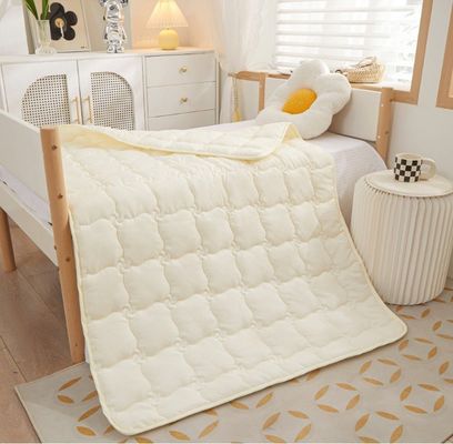 Comfort d'été Couette lavable Doux Remplis de coton pour bébé Doux sentiment dans la salle de soins du bébé