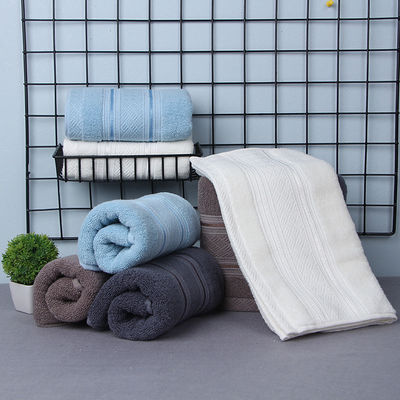Des serviettes de bain rectangulaires en coton 100% biologique pour la maison, l'hôtel, le linge blanc commercial