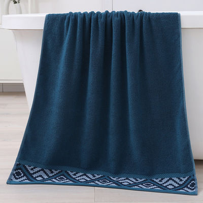 Une serviette de bain personnalisée 100% coton pour la maison et l' hôtel en forme carrée