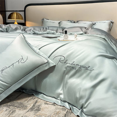 Couleur solide Lumière Luxe Broderie en soie lavée 4 pièces Lit ensemble avec feuille montée
