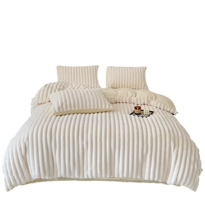 Kit de mariage en quatre pièces Conception de lapin de fourrure fausse en peluche en peluche