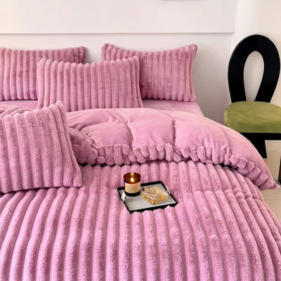 Kit de mariage en quatre pièces Conception de lapin de fourrure fausse en peluche en peluche