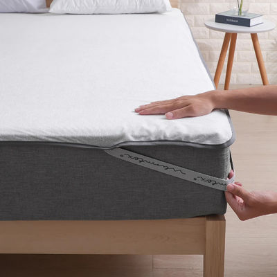 Taille personnalisée Couleur blanche solide étanche Protecteur de matelas Terry avec bandes élastiques