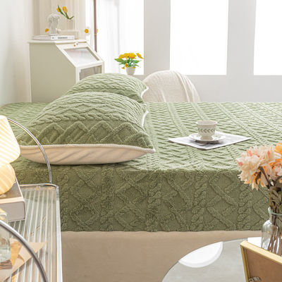 Couverture de lit en velours de corail chaud en hiver à pièce unique avec tapis antidérapant idéal pour la maison