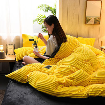 Modèle à rayures Vêtement de lit à double face Ensemble de 4 pièces Collections toutes saisons