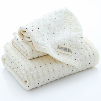 Une serviette de bain carrée pour adultes en coton pur double gaze 70*140cm douce et moelleuse