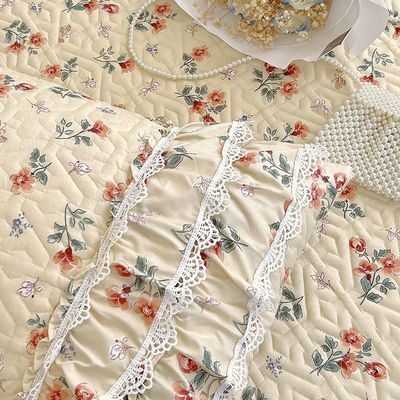 Des vêtements de lit en dentelle française personnalisables