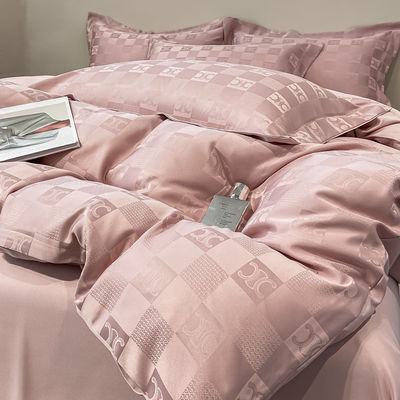 Kit de mariage en quatre pièces Légère Luxe Satin Jacquard 4 pièces Lit ensemble pour votre chambre