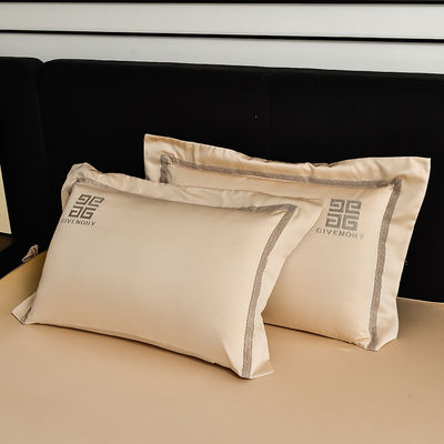 Des ensembles de literie de designers brodés de luxe avec taille personnalisée