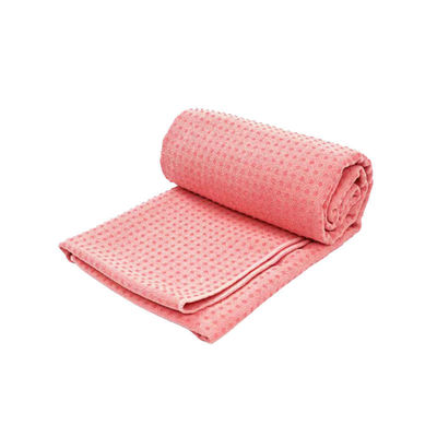 Une serviette de yoga chaud antidérapant avec des points de silicone