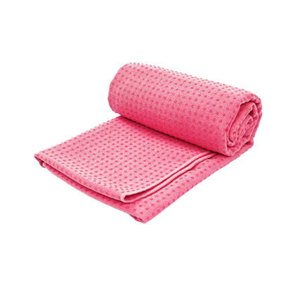 Une serviette de yoga chaud antidérapant avec des points de silicone