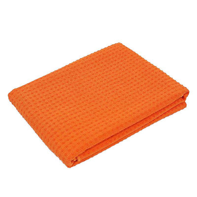 Une serviette de yoga chaud antidérapant avec des points de silicone