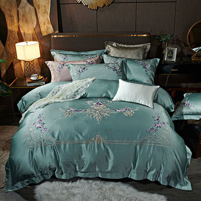 Un lit de lit de luxe en satin de style européen avec un design Jacquard exquis.