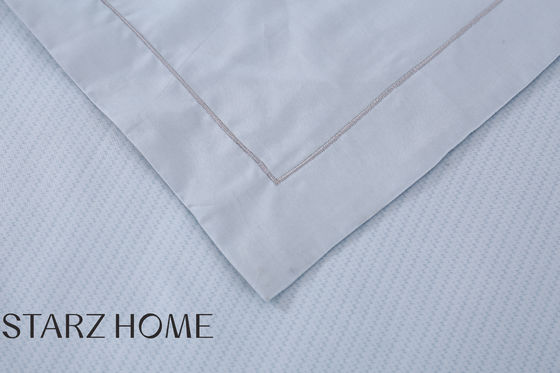 Style de design simple Luxe 100% polyester 3 pièces Couverture de couette Plate Lit ensemble