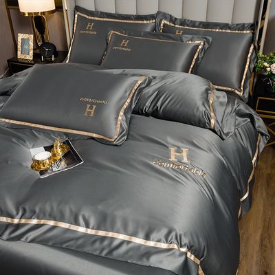 Hôtel Mariage rouge Confortable gris de couleur solide Broderie des années 60 Soie lavée Four Piece Lit Set