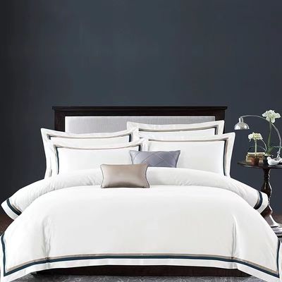 Personnalisez votre maison avec l'ensemble de six pièces en coton pur de Mercury, de couleurs luxueuses et solides.