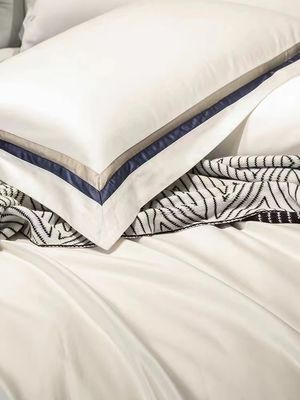 Personnalisez votre maison avec l'ensemble de six pièces en coton pur de Mercury, de couleurs luxueuses et solides.