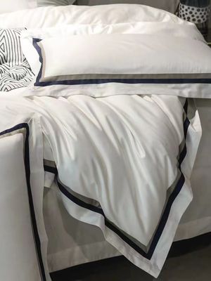 Personnalisez votre maison avec l'ensemble de six pièces en coton pur de Mercury, de couleurs luxueuses et solides.