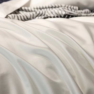 Personnalisez votre maison avec l'ensemble de six pièces en coton pur de Mercury, de couleurs luxueuses et solides.