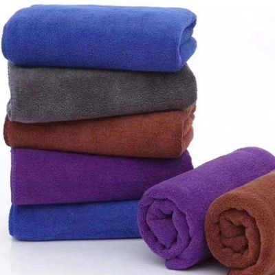 85% de polyester 15% de polyamide Taille et logo personnalisés