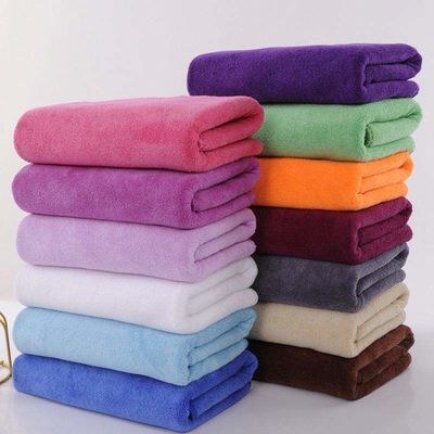 85% de polyester 15% de polyamide Taille et logo personnalisés