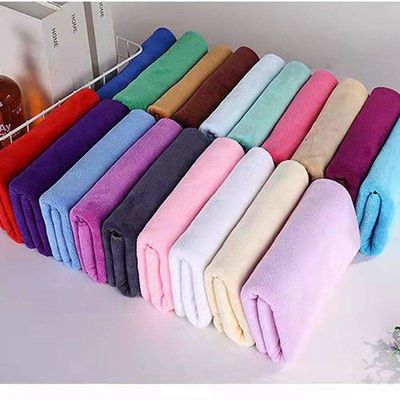 85% de polyester 15% de polyamide Taille et logo personnalisés