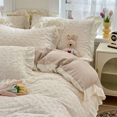 2023 Chaud dentelle rose lapin en peluche ensemble de quatre pièces ensemble de confort avec type de motif solide
