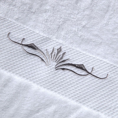 Logo de broderie personnalisé serviettes blanches épaisses serviette de bain 100% coton pour 5 étoiles hôtel standard