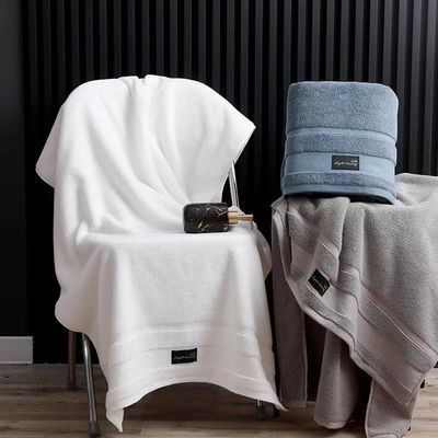 Logo personnalisé Ensemble de serviettes de bain en coton de luxe Super absorbant et doux pour la salle de bain de l' hôtel