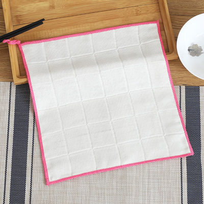 Des serviettes de cuisine en fibre de bois de bambou, de forme carrée, avec un logo personnalisable, et des serviettes de cuisine en coton