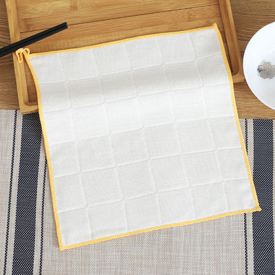 Des serviettes de cuisine en fibre de bois de bambou, de forme carrée, avec un logo personnalisable, et des serviettes de cuisine en coton