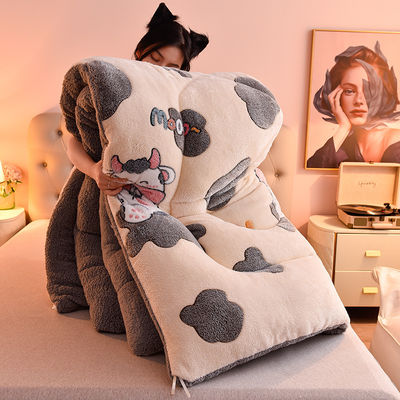 Restez au chaud et au luxe avec notre couette lourde brodée en velours