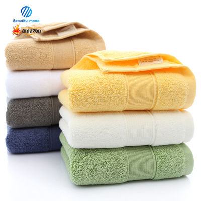 Découvrez un confort inégalé avec notre ensemble de serviettes de bain 100% en coton doux et absorbant