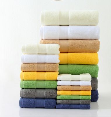 Découvrez un confort inégalé avec notre ensemble de serviettes de bain 100% en coton doux et absorbant