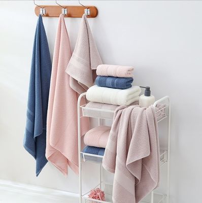 Grand ensemble de serviettes de plage en coton durable parfait pour la maison, l'hôtel et le spa maintenant