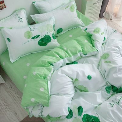 Un ensemble de literie de lit de chambre d'hôtel personnalisé pour des nuits confortables et élégantes