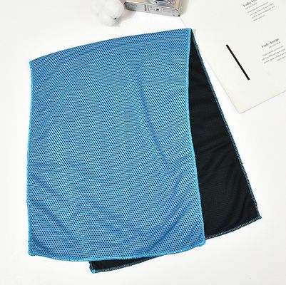 Polyester à double couche non tissé, sport à sec rapide, serviette rafraîchissante pour un rafraîchissement instantané