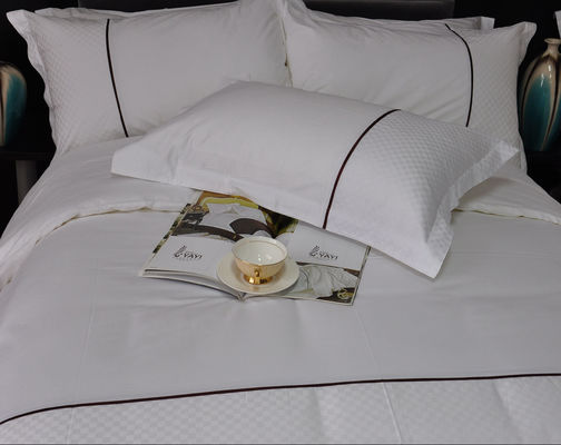 Couverture de lit d'hôtel en coton à 100% avec 300 tonnes de fils et remplissage à la goose