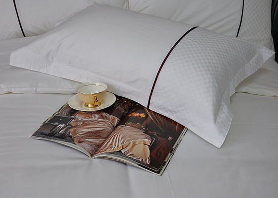 Couverture de lit d'hôtel en coton à 100% avec 300 tonnes de fils et remplissage à la goose