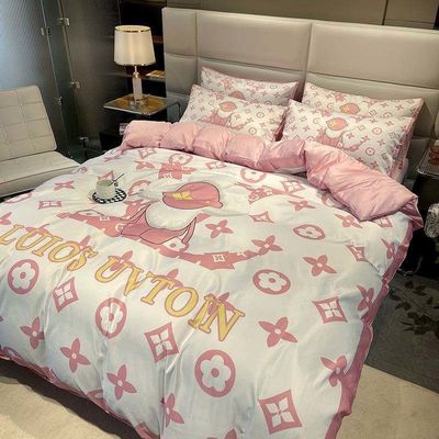 Un ensemble de lit en coton brossé en taille reine est le meilleur choix pour une chambre à coucher à la mode