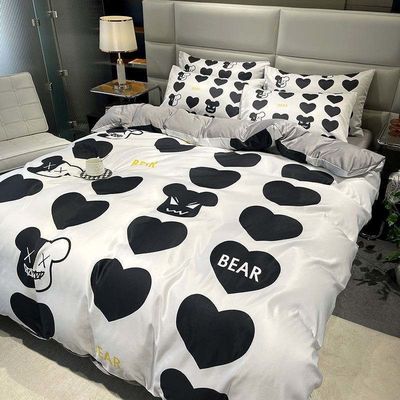 Un ensemble de lit en coton brossé en taille reine est le meilleur choix pour une chambre à coucher à la mode