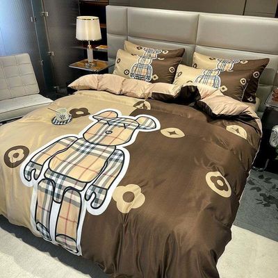 Un ensemble de lit en coton brossé en taille reine est le meilleur choix pour une chambre à coucher à la mode